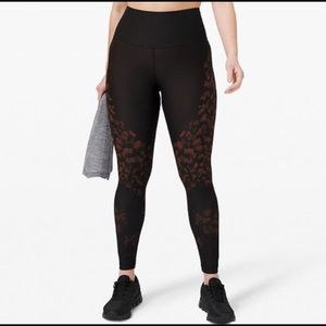 🍋🍋 Lululemon Mapped Out HR Tight 28” Camo